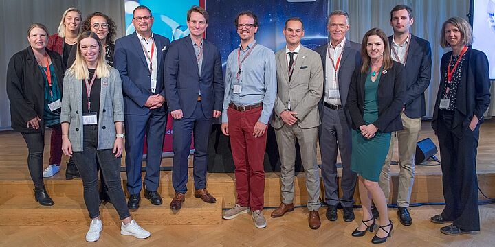 Gruppenfoto der Vortragenden und des Teams der TÜV AUSTRIA Akademie.