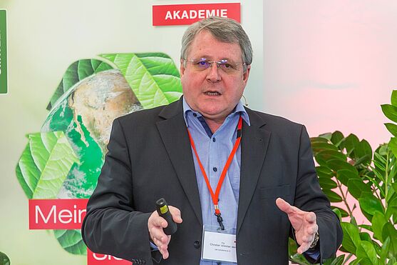 Ing. Christian Wimmer, MBA, Energieauditor & Gerichtssachverständiger FM, referierte über Energie in der Praxis: Gebäude-Prozesse-Transport<br />