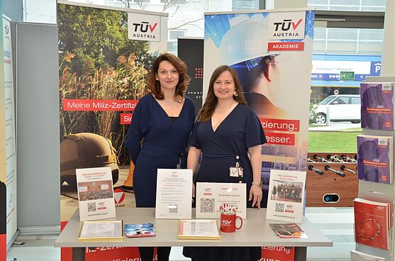 Marianna Faltejsek und Corinna Wölfer stellten die Personen- und Milizzertifizierung vor.<br />