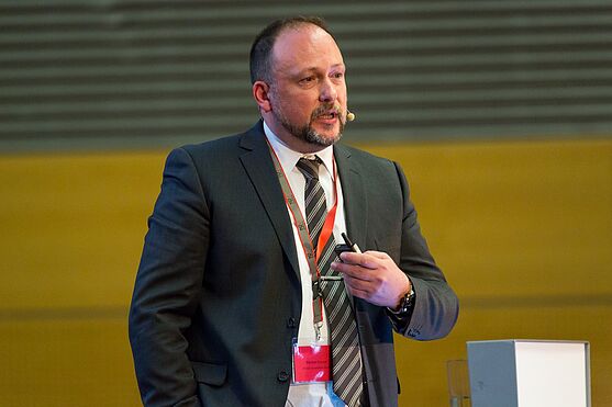 Thematisch passend zu Pointners Vortrag schloss sich Manfred Schorn von Schorn Automation an. Er sprach über die Möglichkeiten der faktenorientierten Argumentation von Brandschutzmaßnahmen. <br />