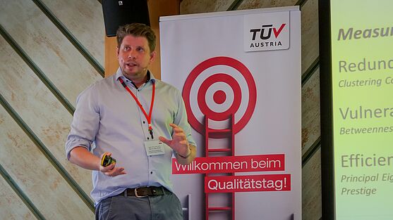 Peter Klimek, Komplexitätsforscher, Medizinische Universität Wien: Keynote über Komplexe Systeme (und Organisationen) besser verstehen und managen<br />