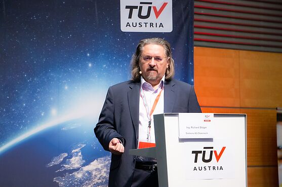 Ing. Richard Stöger lieferte die Praxisbeispiele aus der Arbeitssicherheit bei Siemens AG<br />