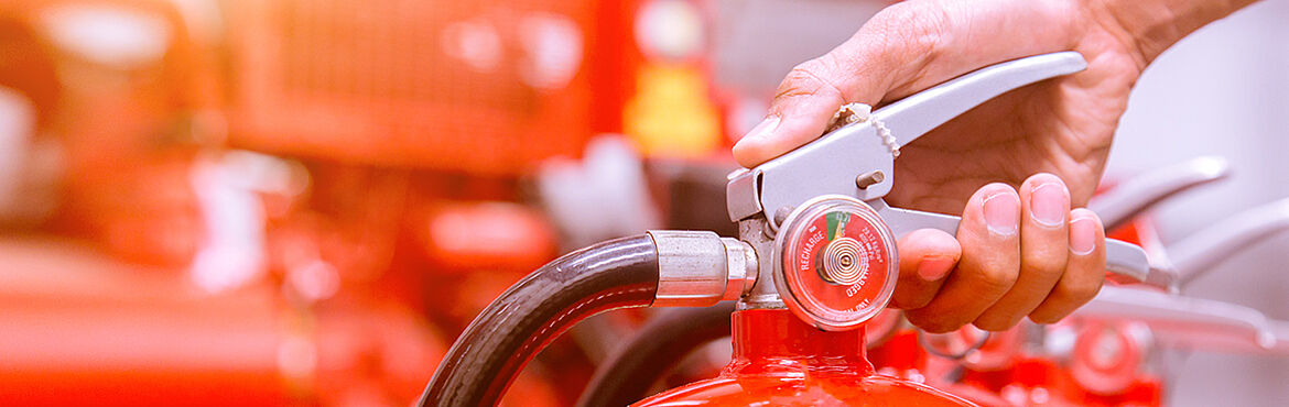 Sind die Mitarbeiter im Brandschutz geschult, vermeiden Unternehmen wirtschaftliche und gesundheitliche Negativfolgen. Setzen Sie die E-Learning Ausbildung der TÜV AUSTRIA Akademie dafür ein. Sind die Mitarbeiter im Brandschutz geschult, vermeiden Unternehmen wirtschaftliche und gesundheitliche Negativfolgen. Setzen Sie die E-Learning Ausbildung der TÜV AUSTRIA Akademie dafür ein.