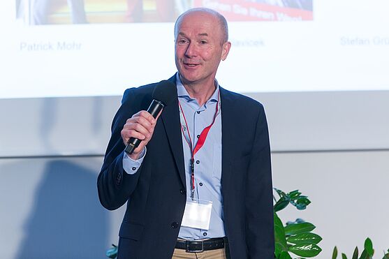 Einleitende Worte gab es anschließend noch von Alexander Zeppelzauer (TÜV TRUST IT TÜV AUSTRIA GMBH)<br />