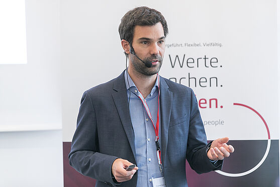 Thomas Eder (TÜV TRUST IT TÜV AUSTRIA GMBH) sprach über Cyber Third Party Risk Management: Wie AI unterstützen kann und warum das Thema auch Safety-Relevant ist.<br />