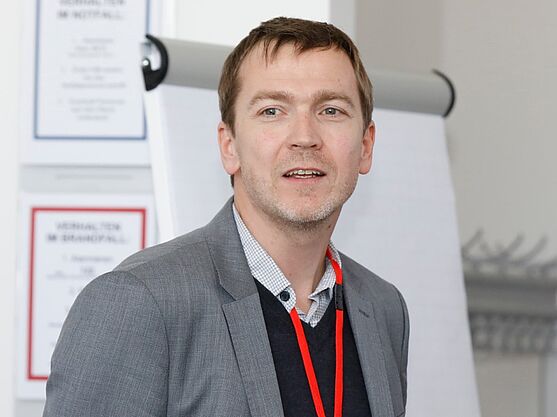 Ing. Mag. Gerold Aigner MBA von Aigner Energie Contracting rechnete vor: Was ist günstiger: Mit Pellets zu heizen oder mit Gas? Nur aus einer genauen Interpretation der Ergebnisse lässt sich die Wirtschaftlichkeit für Energiebeauftragte ableiten!<br />