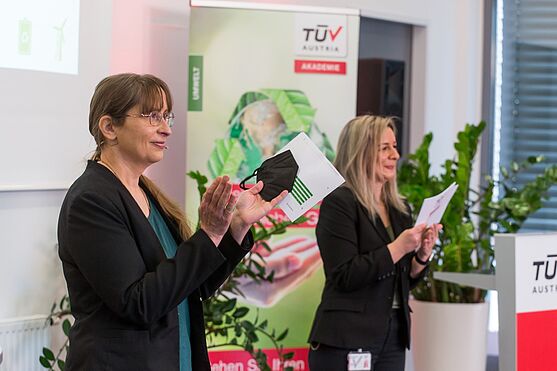 Frauen-Power: Karin Newald und Nigar Coskuner eröffneten den TÜV AUSTRIA Tag der Energiebeauftragen- und auditor/innen.<br />
