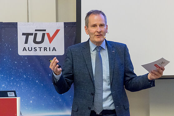 Martin Schmutzer eröffnet den Brandschutztag<br />