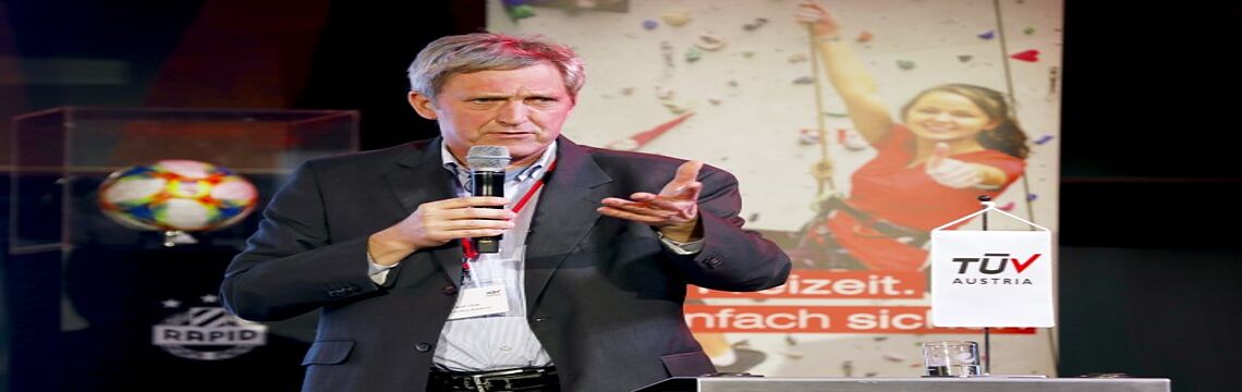 Robert Terp - Spiel ist nicht gleich Spiel. Der Spiel- und Freizeitgeräte-Experte referierte über Unterschiede und Gemeinsamkeiten und hatte eine Menge praktischer Tipps im Gepäck.