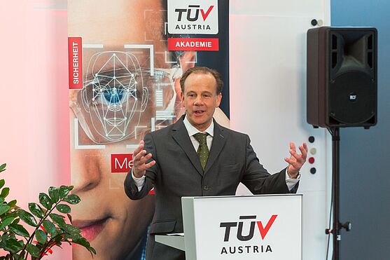Mag. Andreas Köberl, General Manager bei TÜV TRUST IT & SPP, eröffnete das TÜV AUSTRIA Symposium IT & Datensicherheit.<br />