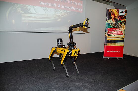 Der autonome Roboter "Spot" detektiert Leckagen in der Fertigungsindustrie und war mit Sicherheit eines der Highlights des Tages.<br />