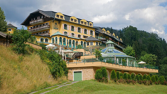 Blick auf das Anwesen des Hotel Pichlmayrgut in Schladming<br />