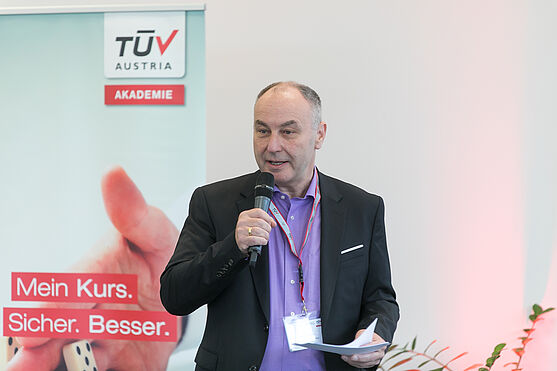 Auch von Walter Sebron (msg Plaut Austria GmbH) gab es ein paar freundliche, einleitende Worte.<br />