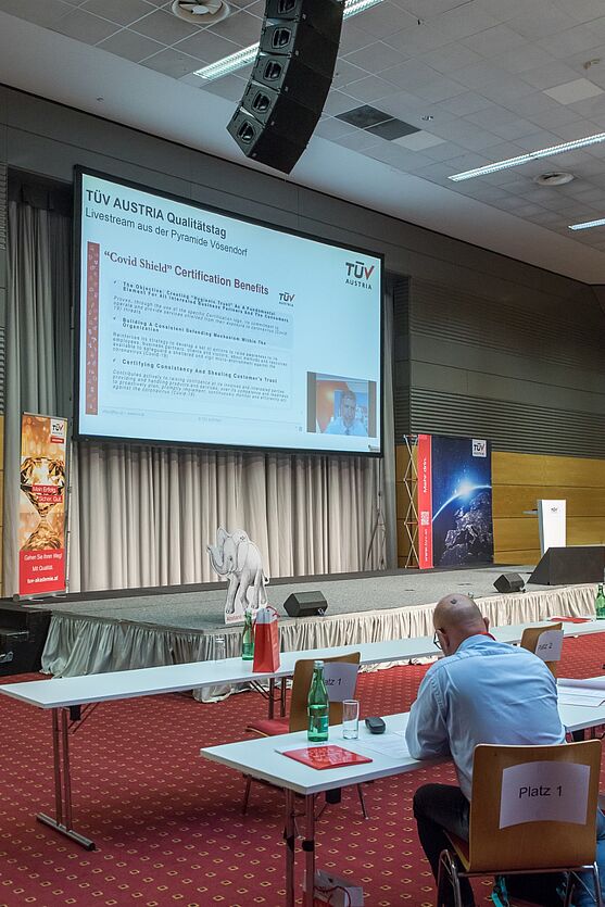 Live zugeschalten: Charalampos Angeloudis von TÜV AUSTRIA Hellas. Er referierte über das COVID SHIELD Zertifikat, einem Hygienemanagment-Standard für Unternehmen mit Kundenkontakt.<br />