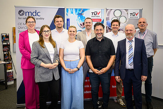 Gruppenfoto aller Vortragenden und Team der TÜV AUSTRIA Akademie
