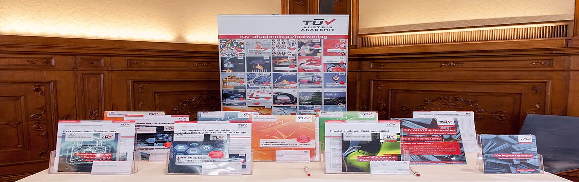 ...und für einen Abstecher zu den Büchern des TÜV AUSTRIA Fachverlages. Sie wollen näher ran? Hier entlang: www.tuv-akademie.at/shop/kategorie/tuev-fachverlag.html