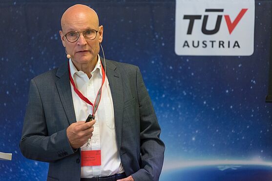 Ing. Hellfried Matzik (TÜV AUSTRIA) sprach einerseits über Wasserstoff und die dadurch entstehenden Herausforderungen für Sicherheitsfachkräfte. <br />