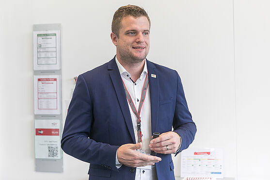 Andreas Gruber (TRUSTIFAI GMBH) widmete seinen Vortrag folgendem Thema: KI als Angreifer – Schutzmaßnahmen gegen KI-unterstützte Security-Angriffe.<br />