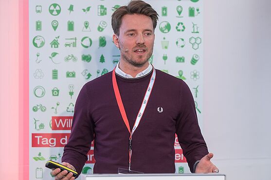 Fabian Holly (Circular Economy Forum Austria, Circular Industry Transition) sprach über die Rolle der Kreislaufwirtschaft im Ressourcenmanagement.<br />