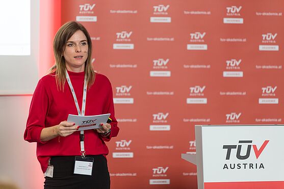 Sabine Redlich, BA hieß die Teilnehmer herzlich willkommen und skizzierte den organisatorischen Ablauf der Veranstaltung.<br />