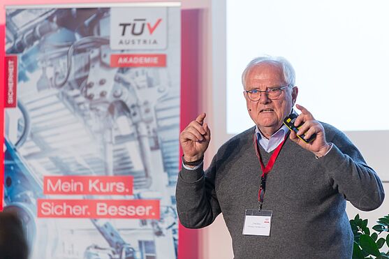 Fred Maro (fm nospy) vermittelte auf unterhaltsame Weise spannende Fakten rund um die Themen Spionage und Sabotage in Zeiten der KI.<br />