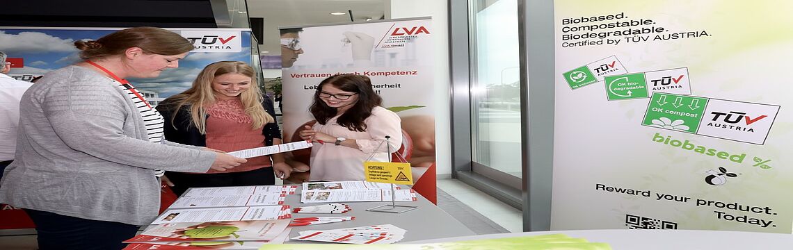 In der Pause holten sich die Teilnehmer/innen weiteren Input von der Lebensmittelversuchsanstalt und dem TÜV AUSTRIA.