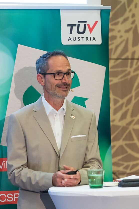 Im Anschluss an eine kurze Nachmittagspause sprach Andreas Schnitzer (ESG Manager, TÜV AUSTRIA) über die ESG Praxis.<br />