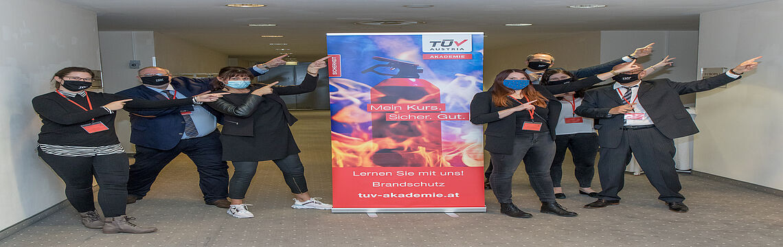 Eva Maria Marold mit dem Veranstaltungsteam der TÜV AUSTRIA Akademie.