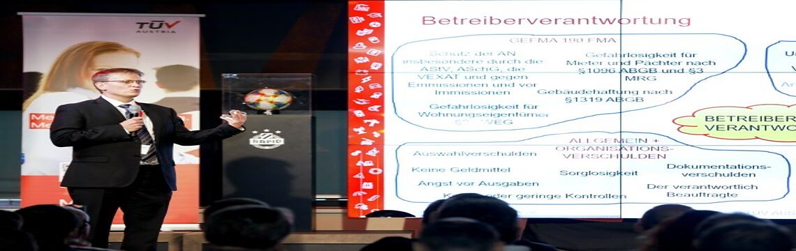 Andreas Kloiber - Unser Baumeister in Action: Der Profi in Sachen Bau und Gebäude referierte über die umfangreichen Pflichten für Betreiber, praktische Tipps inklusive.