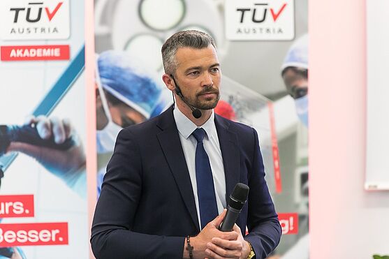 Den Anfang der Vortragsreihe übernimmt Michael Kazianschütz MBA MSc (LKH-Universitätsklinikum Graz). Er spricht über optimierte Prozesse durch Lean Logistik im Gesundheitswesen. <br />