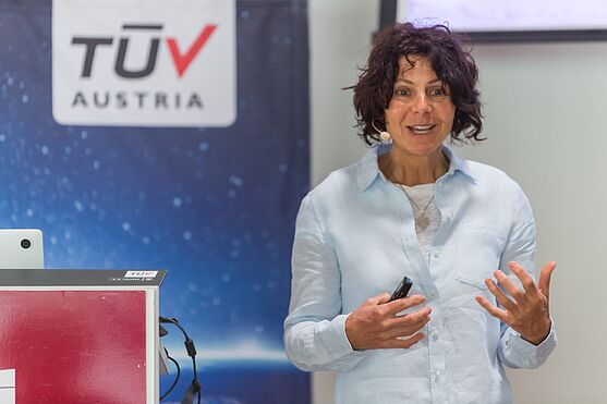 Profibergsteigerin Gerlinde Kaltenbrunner zog das Publikum mit ihrer Keynote "Magie der Extreme" in ihren Bann<br />
