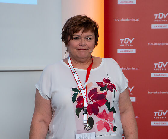 Der letzte Vortrag kam von DI Johanna Foisner, Foisner4FCM: Rezyklierter Kunststoff im Kontakt mit Lebensmitteln – die neue EU-Verordnung dazu.<br />