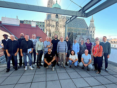 <br /> Gruppenfoto. Im Hintergrund der wiener Stephansdom