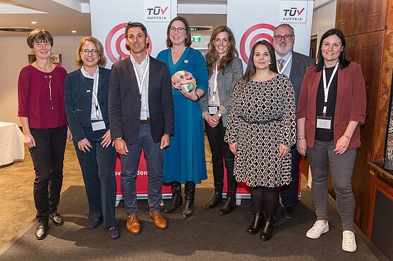 Das war der TÜV AUSTRIA Qualitätstag 2024 in Wien!<br /> Gruppenfoto der Expert/innen