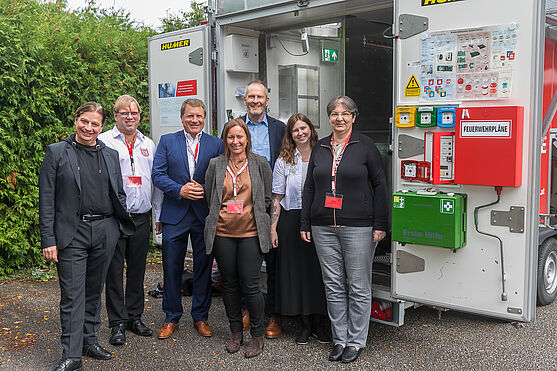 Das war der TÜV AUSTRIA Brandschutztag 2025 in Salzburg!<br /> Gruppenfoto. Drei Herren und vier Damen.
