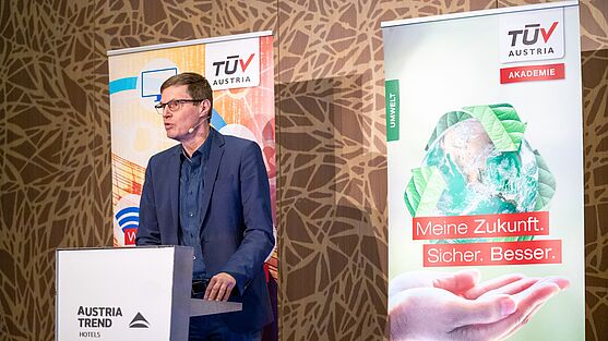 Weiter ging es am Nachmittag mit Dipl.-Ing. Kurt Mayerhofer und "Prüf- und Sicherheitsroutinen: Elektrotechnik".<br />