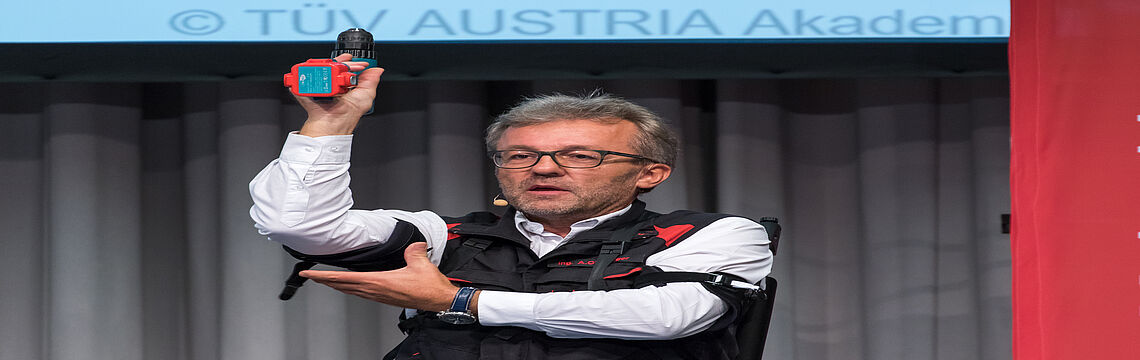 Andreas Oberweger kennt sich mit den Einsatzmöglichkeiten von Exo-Skeletten bestens aus.