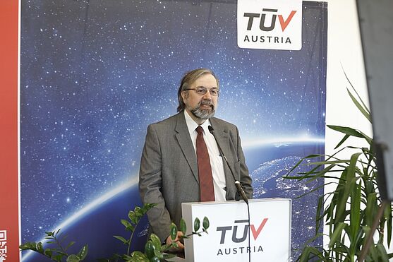 Woher kommt die Milch im Käse? – Was ist eine primäre Zutat und wieso?: DI Josef Holzer, LVA<br />