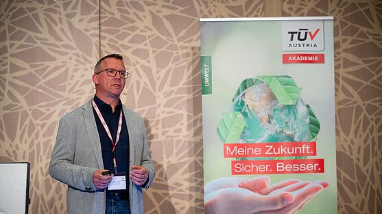 Thomas Mohr startete enthusiastisch mit "Qualitätsmerkmal Gebäudedichtheit" in den zweiten Teil des Vormittags.<br />