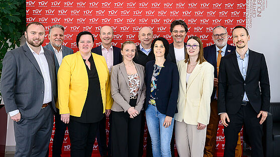 Gruppenfoto Team und Referent:innen