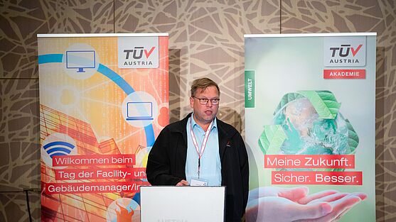 Erwin Gütl bot spannende Einblicke in "Prüf- und Sicherheitsroutinen: Brandschutz & Arbeitnehmerschutz".<br />