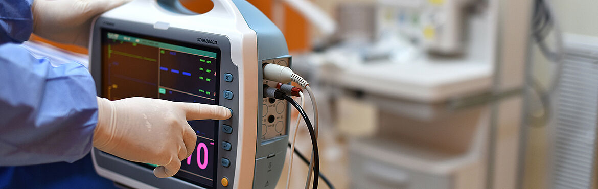 Prüfung von medizinischen elektrischen Geräten durch elektrotechnisch unterwiesene Personen