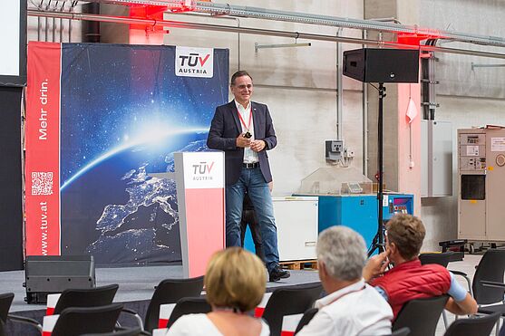 Ing. Jochen Bognar, MSc. richtete abschließend noch ein paar letzte Worte an die Teilnehmer und gab eine Übersicht über den Betrieb im Technology & Innovation Center.<br />