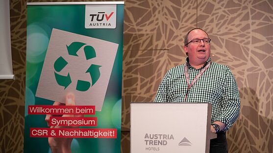 Den Nachmittag eröffnete Dipl.-Ing. Jürgen Schulik mit "Immer in Bewegung : Die ESRS-Standards"<br />