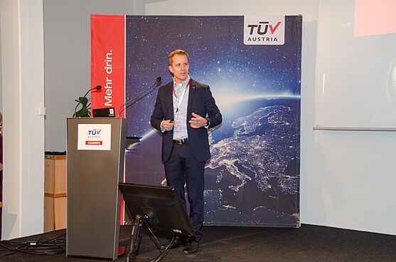 Jochen Bognar wurde nahtlos von Alexander Mastnak abgelöst, der den zweiten Teil des Vortrags mit zusätzlichen Details bereichern konnte.<br />
