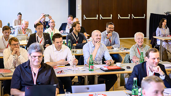 Bereit für ein Wissensupdate und einen spannenden Expertentag.<br /> Zuschauer lauschen gespannt